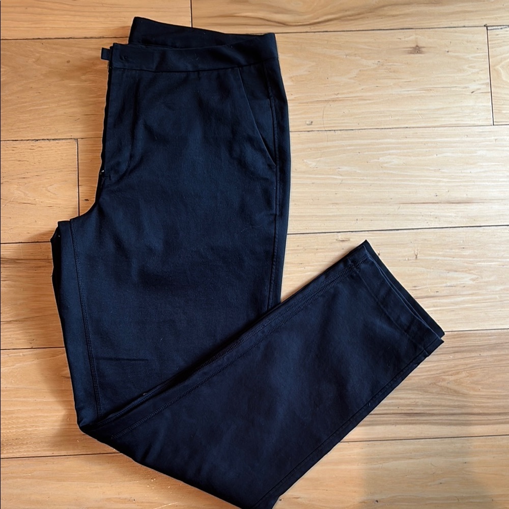 Lululemon Size 8 Ankle Length Dress Pant with Zip Back Pockets